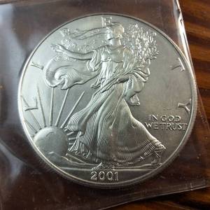 lot 165 image: 2001 BU Silver Eagle  99.9% Fine Silver  US Mint