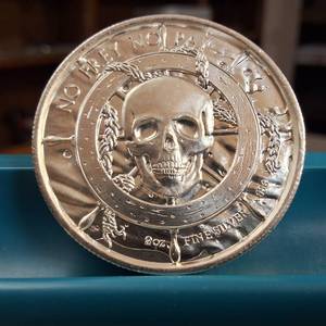 lot 170 image: Incredible 2 Troy oz .999 Fine Silver Bullion Specialty Coin   No Prey No Pay   SKULL