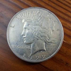 lot 186 image: 1922 Peace Dollar  90% Silver  �weak strike�