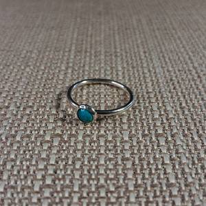lot 79 image: Sterling Silver - Turquoise Stacker ring - 6mm stone - 1.4g