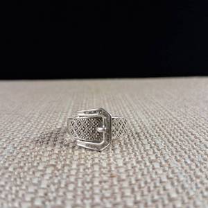 lot 106 image: Belt - Buckle Ring - Sterling Silver covered in many stones - Size 7 � 3.3g  Stamped .925