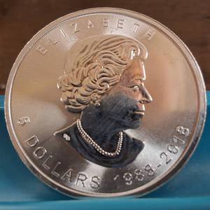 lot 198 image: 2018 $5 Canadian Silver Maple Leaf   .9999 Pure Fine Silver  1 Troy Ounce