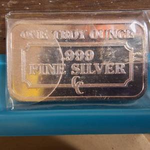 lot 194 image: I Love you  1 oz .999 Fine Silver Bar  Carson City
