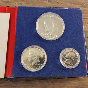 lot 209 image: US Mints Bicentennial Silver Proof Set  40% Silver content