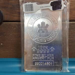 lot 245 image: 10 Troy oz Royal Canadian Mint (RCM) Silver Bar is a premium investment  .9999 Fine Silver