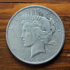 lot 267 image: 1922-D Peace Dollar 90% Silver, 26.73 grams  circulated-retains edges 0.77344 troy ounces Ag.