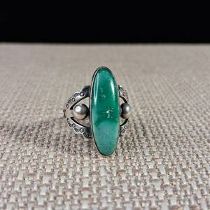 lot 154 image: Natural stone - Sterling Ring -  Possibly Vintage Navajo style with Green Turqouise - Sz 5.75