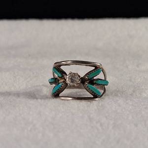 lot 169 image: Sterling & Turquoise Ring with Center stone - Size 6 � 2.6g