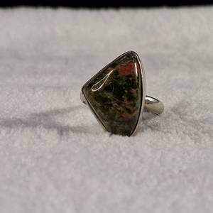 lot 184 image: Size 7 Unakite Ring � 4.2g