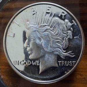 lot 359 image: 1 OZ .999 Fine Silver Bullion  Peace & Liberty  In God We Trust  31.01 grams  Nice