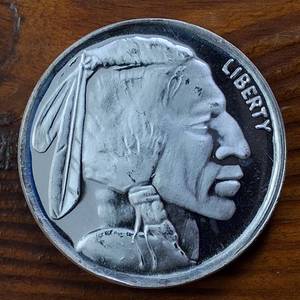 lot 314 image: 1 oz .999 Fine Silver Round Featuring Historic �Buffalo and Indian Head Nickel�  (BU)