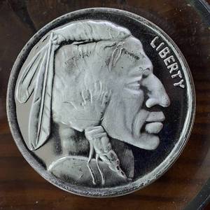 lot 320 image: 1 oz .999 Fine Silver Round Featuring Historic �Buffalo and Indian Head Nickel� (Bright Uncirculated)