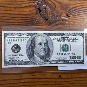 lot 325 image: 1996 $100 Federal Reserve Note - Rare Ink Bleed-Through  Overink Error  crisp in plastic slip