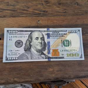 lot 376 image: Series 2009A $100 FRN  Star Note  Clean and crisp condition  Featuring Franklin