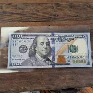 lot 382 image: Series 2009A   $100 Federal Reserve Note  Star Note  Clean and crisp condition  Collectible