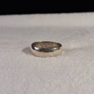 lot 190 image: 925 Size 12 - 7mm wide - Silver Band Ring - Some signs of wear -  6.82g