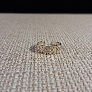 lot 244 image: Adjustable Toe Ring wFlowers - Size 3.25 - 1.6g