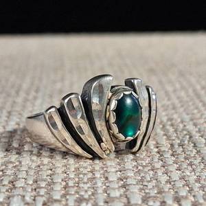 lot 247 image: Vintage - WM Co. - Silver Wings ring with Paua Shell Cabochon - Size 6 - 5.2g - 925 � Sterling