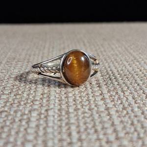 lot 262 image: Tiger Eye - Sterling Silver Ring - Size 9.5 - 2.5g