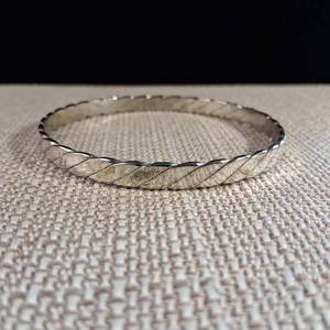 lot 268 image: Sterling Silver - Twisted Bangle - Bracelet - Taxco Mexico - 16.1g - 6mm Wide