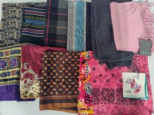 lot 30 image: Lot of Assorted Scarves