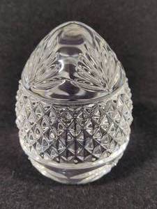 lot 28 image: Vintage Crystal Egg Paperweight