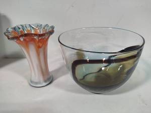 lot 33 image: MCM Glass Art Vase & Bowl