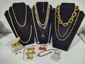 lot 78 image: Monet Costume Jewelry