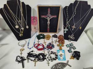 lot 87 image: Religious Jewelry Lot #1