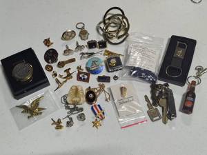 lot 125 image: Cuff Links, Pins, Necklaces, KeysKey Chains, Etc