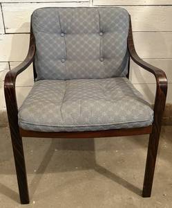 lot 4 image: Mid-Century Modern Arm Chair
