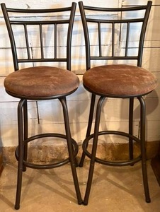 lot 11 image: Pair of Barstools