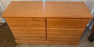 lot 24 image: 6-Drawer Low Dresser