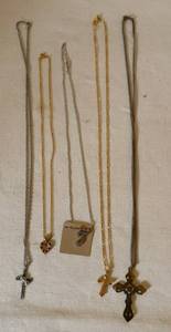 lot 87 image: Five Costume Jewelry Necklaces