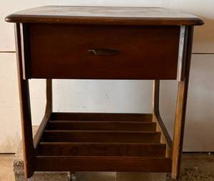lot 93 image: Mid-Century Style Rectangle End Table