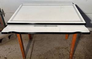 lot 94 image: Vintage Enamel Top Kitchen Table