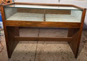 lot 96 image: Vintage Retail Jewelry Case Display Counter