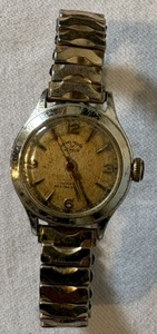 lot 100 image: Vintage Hilton 17-Jewels Womens Wristwatch