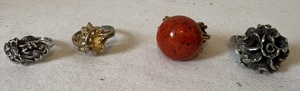 lot 111 image: Lot of 4 Vintage Costume Jewelry Rings