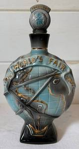 lot 119 image: Vintage Jim Beam New York Worlds Fair Decanter