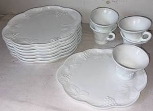 lot 122 image: Vintage Indiana Glass Colony Harvest Milk Glass Snack Set