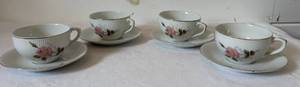 lot 123 image: Vintage Set of 4 Cups and Saucers