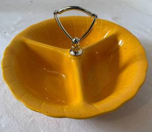lot 124 image: Vintage Lane & Co. Divided Serving Dish