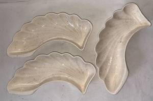 lot 125 image: Vintage Seashell Shaped Snack Bowl by Lane & Co.