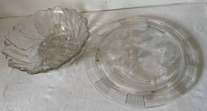 lot 129 image: Two Glass Serving Pieces