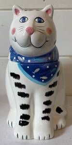 lot 138 image: Vintage Coco Dowley Cat Cookie Jar