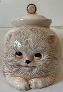 lot 143 image: Vintage Treasure Craft Persian Cat Cookie Jar