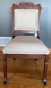 lot 150 image: Antique Victorian Style Side Chair