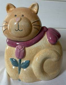 lot 152 image: Vintage Treasure Craft Cat Cookie Jar by Susan Marie