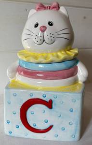 lot 154 image: Vintage Cat Cookie Jar with a C